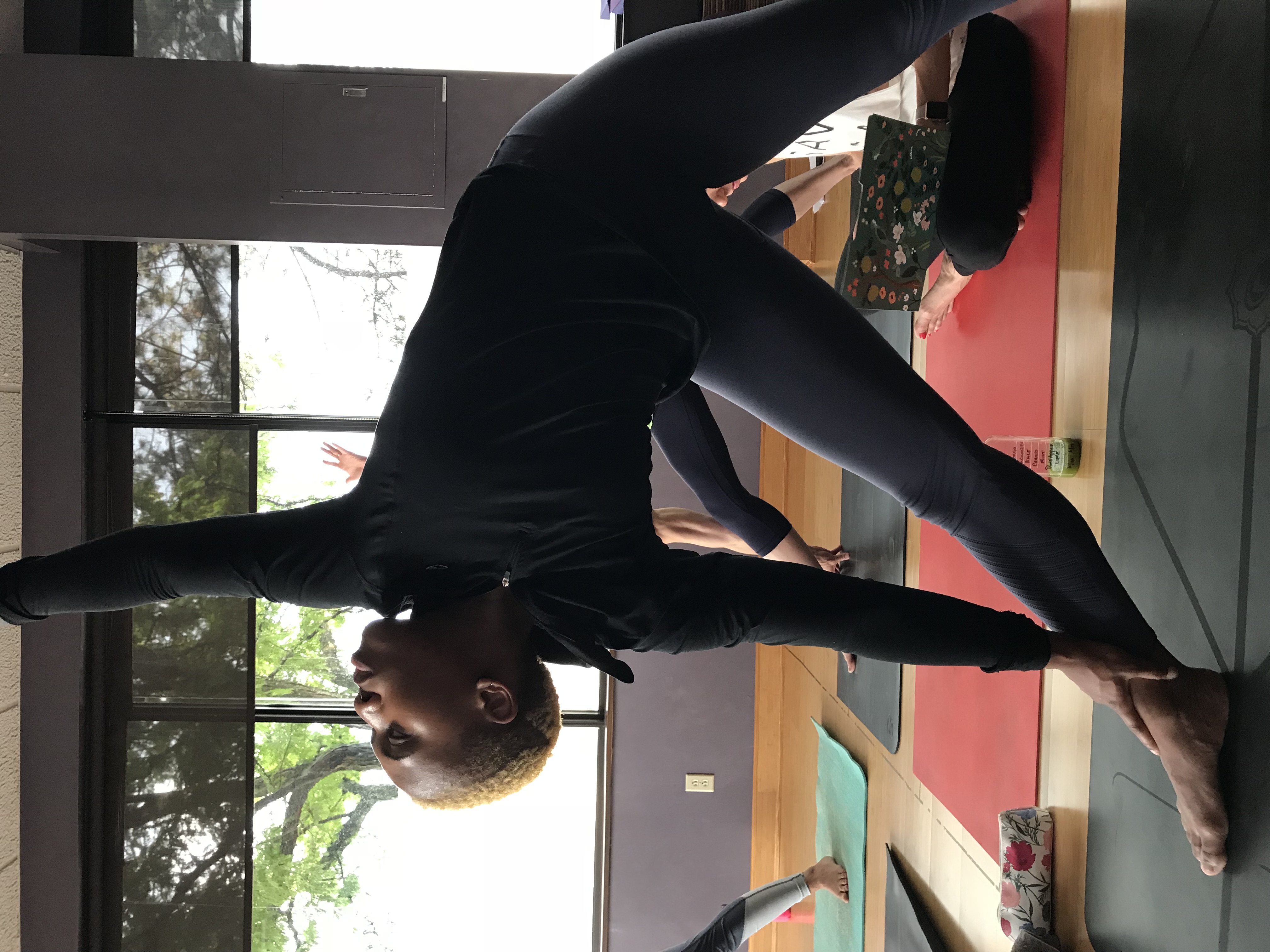 E teaching group yoga class